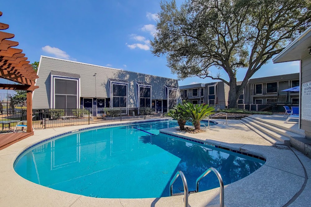 Falls of Maplewood Apartments