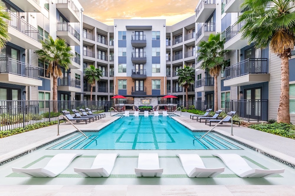 Heights at 1520 Apartments